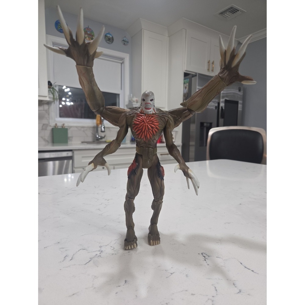1998 Resident Evil 2 William Birkin with Virus ToyBiz Action Figure